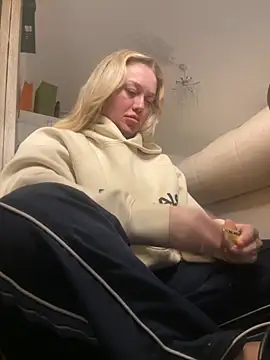 Snapshot of blissdimicco chatting on 20, 11, 2025 blissdimicco online show from 20, 11, 2025