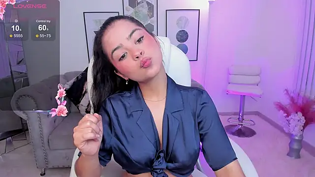 Snapshot of Layla_Breezee chatting on 26, 1, 2025 Layla Breezee online show from 26, 1, 2025