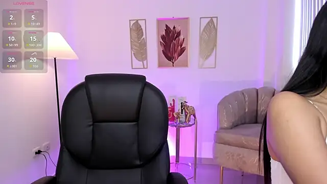 Snapshot of Layla_Breezee chatting on 25, 10, 2025 Layla Breezee online show from 25, 10, 2025