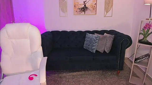 Layla Breezee online show from 18, 1, 2026