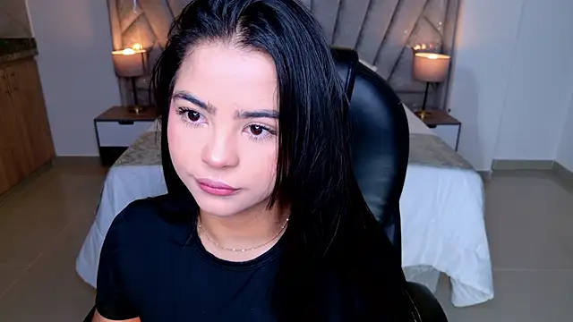 Snapshot of Layla_Breezee chatting on 5, 6, 2026 Layla Breezee online show from 5, 6, 2026