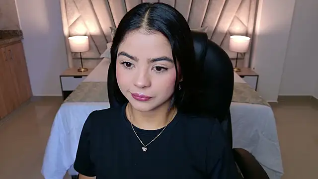 Layla Breezee online show from 18, 7, 2026