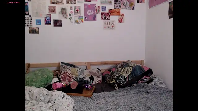 AdorahB3ll3 online show from 16, 12, 2025