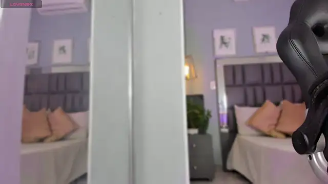 Raven jade  online show from 18, 11, 2025