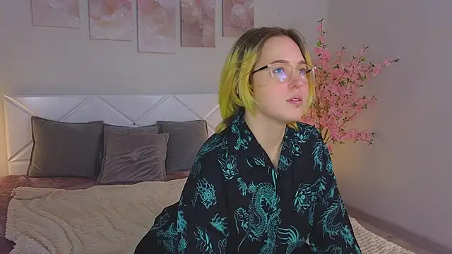 Manic pixie  online show from 23, 1, 2025