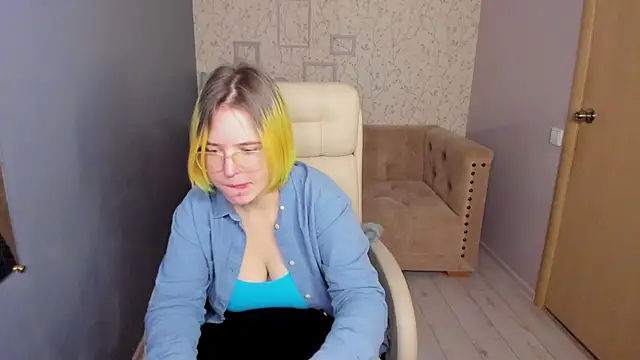 Manic pixie  online show from 25, 1, 2025