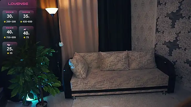 LynetHakes online show from 18, 2, 2025