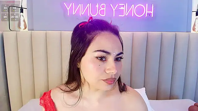 Naomymonroe  online show from 22, 11, 2025