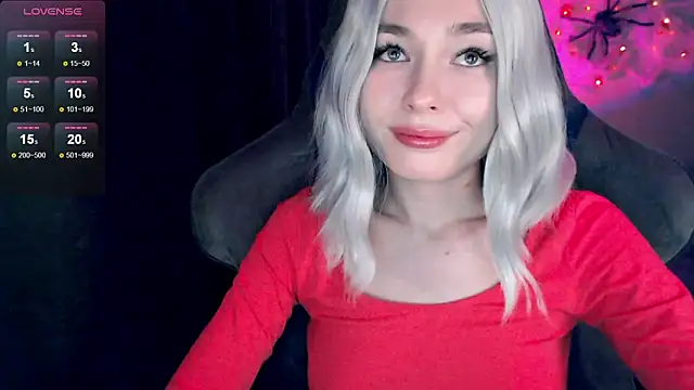 Ohmy Nora  online show from 18, 11, 2025