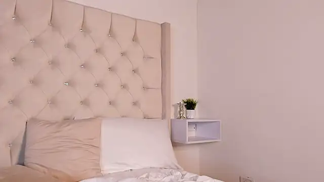 bella bloomg online show from 24, 1, 2025