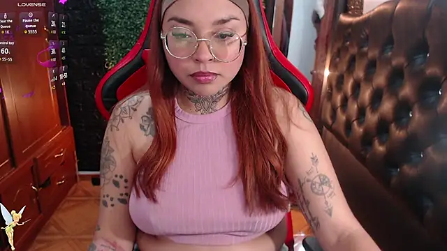 Snapshot of natyk_m chatting on 10, 10, 2025 natyk m online show from 10, 10, 2025