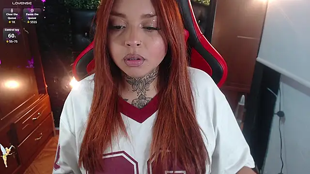 Snapshot of natyk_m chatting on 21, 10, 2025 natyk m online show from 21, 10, 2025