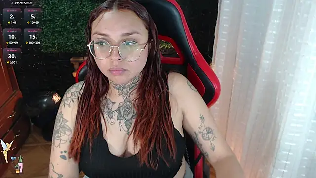 Snapshot of natyk_m chatting on 23, 12, 2025 natyk m online show from 23, 12, 2025