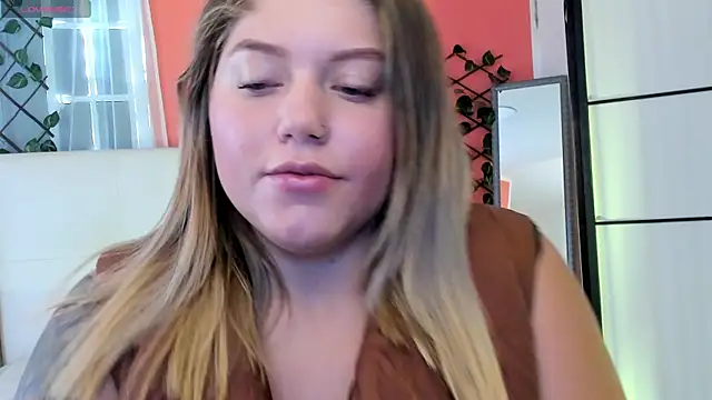 Snapshot of alaia_greyy chatting on 28, 4, 2026 alaia greyy online show from 28, 4, 2026