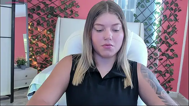 Snapshot of alaia_greyy chatting on 1, 5, 2026 alaia greyy online show from 1, 5, 2026