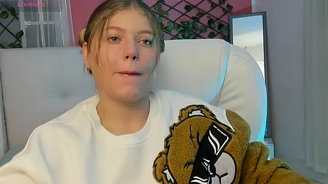 Snapshot of alaia_greyy chatting on 6, 6, 2026 alaia greyy online show from 6, 6, 2026