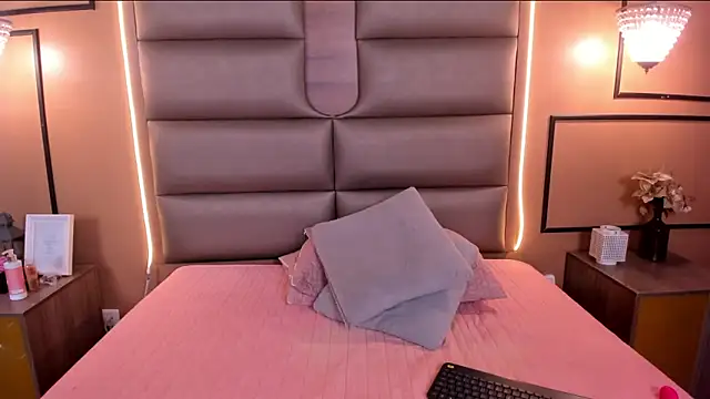 CAYLINCOLLINS online show from 27, 2, 2025