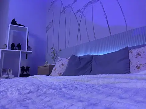 Molli Luv online show from 25, 2, 2025