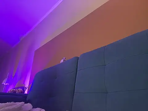 Molli Luv online show from 4, 3, 2025