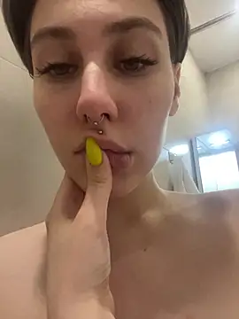 Molli Luv online show from 4, 12, 2025