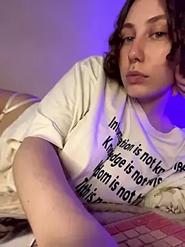 Snapshot of Molli_Luv chatting on 9, 7, 2026 Molli Luv online show from 9, 7, 2026