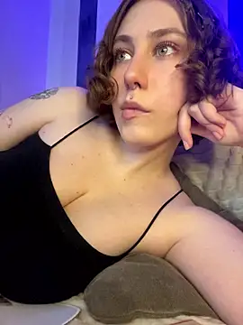 Snapshot of Molli_Luv chatting on 23, 7, 2026 Molli Luv online show from 23, 7, 2026