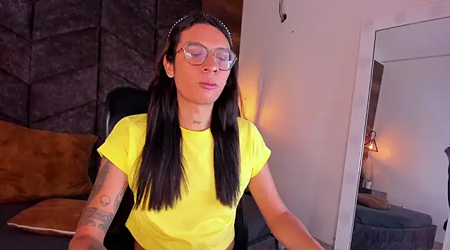 Snapshot of LauraaGomezz__ chatting on 12, 2, 2025 LauraaGomezz online show from 12, 2, 2025