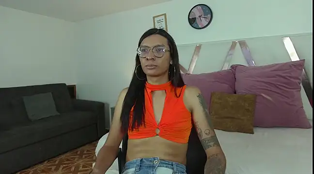 Snapshot of LauraaGomezz__ chatting on 1, 3, 2025 LauraaGomezz online show from 1, 3, 2025