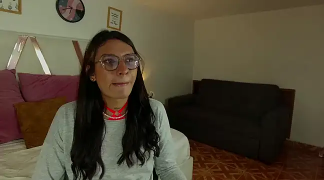 Snapshot of LauraaGomezz__ chatting on 6, 3, 2025 LauraaGomezz online show from 6, 3, 2025