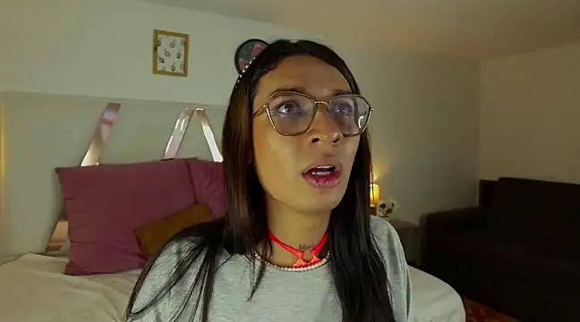 Snapshot of LauraaGomezz__ chatting on 7, 3, 2025 LauraaGomezz online show from 7, 3, 2025