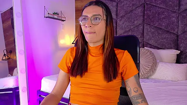 Snapshot of LauraaGomezz__ chatting on 23, 9, 2025 LauraaGomezz online show from 23, 9, 2025