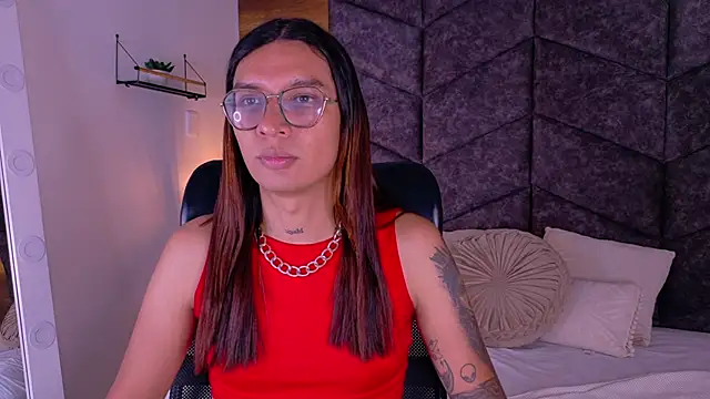 Snapshot of LauraaGomezz__ chatting on 9, 10, 2025 LauraaGomezz online show from 9, 10, 2025