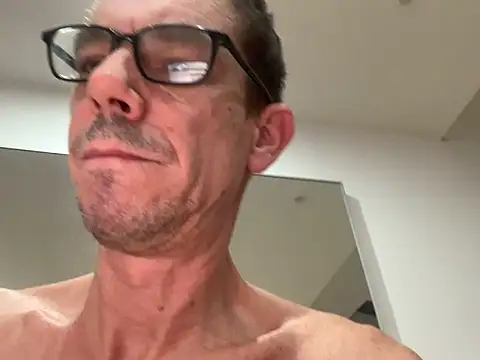 Snapshot of Kenhornu chatting on 18, 11, 2025 Kenhornu online show from 18, 11, 2025