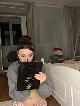 Snapshot of bunnythetailor chatting on 5, 2, 2025 bunnythetailor online show from 5, 2, 2025