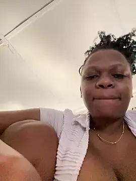 Boneca25 online show from 23, 11, 2025