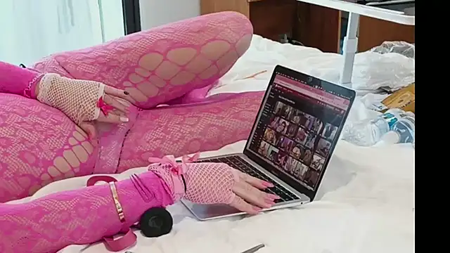 Cucked Sissy Bitch online show from 28, 3, 2026