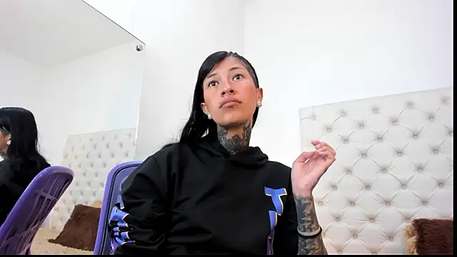 esmeralda06 online show from 20, 4, 2026