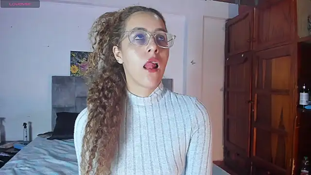 Snapshot of Isangel_ chatting on 17, 9, 2025 Isangel online show from 17, 9, 2025