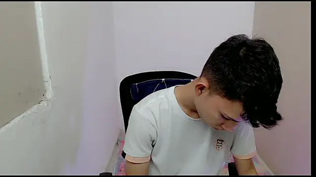 Snapshot of Alexxx_lov chatting on 10, 3, 2025 Alexxx lov online show from 10, 3, 2025