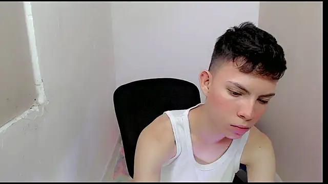 Snapshot of Alexxx_lov chatting on 22, 3, 2025 Alexxx lov online show from 22, 3, 2025