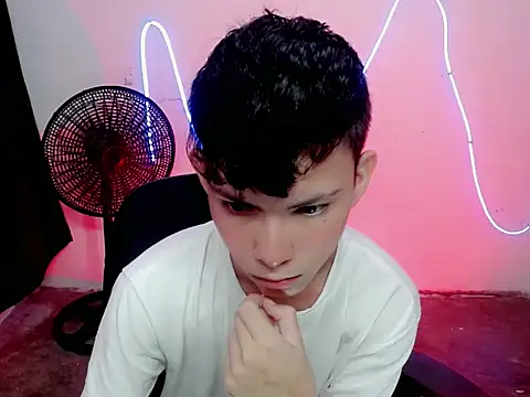 Snapshot of Alexxx_lov chatting on 19, 12, 2025 Alexxx lov online show from 19, 12, 2025