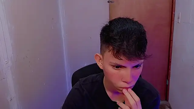 Snapshot of Alexxx_lov chatting on 18, 2, 2026 Alexxx lov online show from 18, 2, 2026