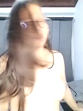 Snapshot of Vale_Saenzz chatting on 12, 2, 2025 Vale Saenzz online show from 12, 2, 2025