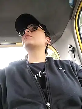 Snapshot of Vale_Saenzz chatting on 2, 3, 2025 Vale Saenzz online show from 2, 3, 2025