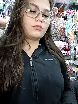 Snapshot of Vale_Saenzz chatting on 15, 9, 2025 Vale Saenzz online show from 15, 9, 2025