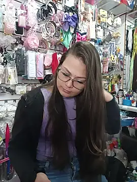 Snapshot of Vale_Saenzz chatting on 25, 11, 2025 Vale Saenzz online show from 25, 11, 2025