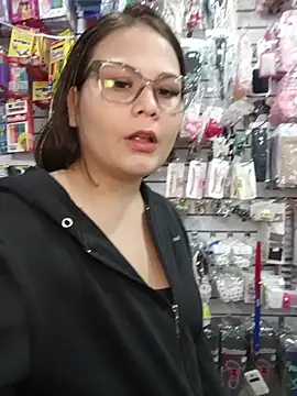 Snapshot of Vale_Saenzz chatting on 27, 11, 2025 Vale Saenzz online show from 27, 11, 2025