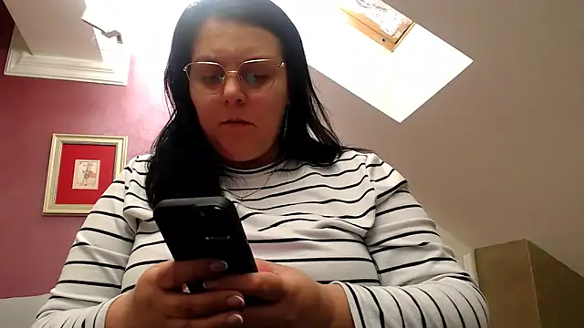 Wetandnaughtyxx online show from 9, 4, 2026