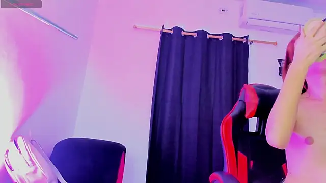 Snapshot of Nicol_TransGirl chatting on 10, 10, 2025 Nicol TransGirl online show from 10, 10, 2025