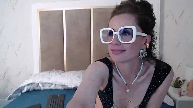 Snapshot of IsabelaWoods chatting on 5, 2, 2025 IsabelaWoods online show from 5, 2, 2025